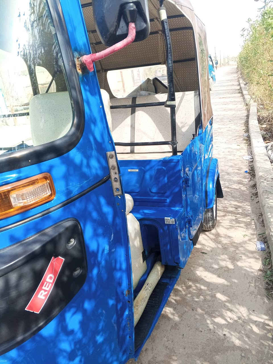 السلام عليكم ورحمه تكتك رقم وسنويه موديل 21 مكينه خير خير من الله السعر 7 و800 بيه مجال مكاني بغداد الغزاليه ***********
