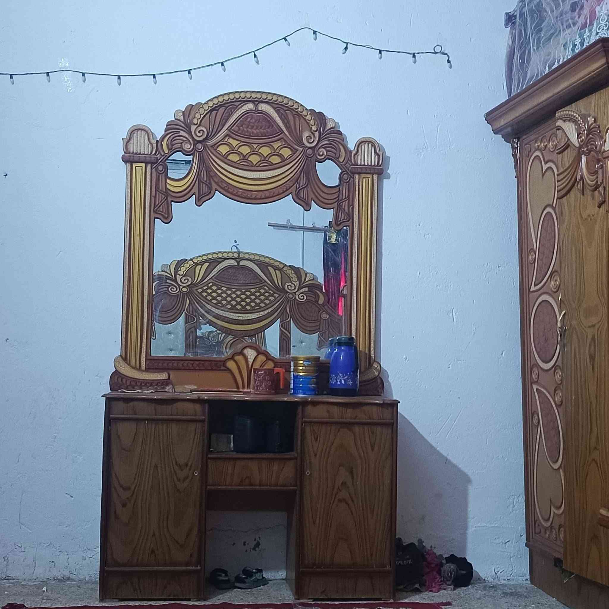 سلام عليكم غرفه النوم للبيع كامله
كنتور أبو 6 وميز مرايه وجوربايه وزاويه غرفه كامله ونضيفه مكان عماره سعر 425 وبيها مجال ***********
