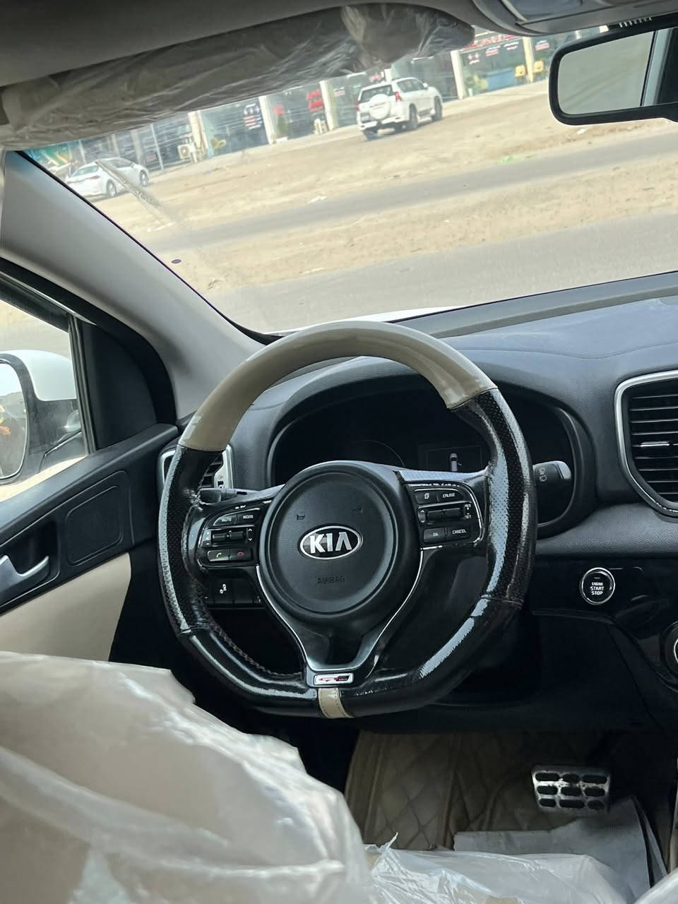 السلام عليكم ورحمه الله
سبورتج GT _Line مواصفات خاصة فول مواصفات 1/

 كشن حار بارد 

ضربه بس جاملغ والبنيد كلير موجود بل سونار 

كشنات كهرباء الاماميه 

كشنات جلد بلادي 

بانوراما 

بصمه 

صندوك كهرباء 

دبل اكزوز 

تبريد قطعتين 

محرك 2400 AWD

شاحن واير لس 

حساس امامي خلفي 

مري كهرباء 

منظومة زينون بلادي 

ترحيب بل مري عند الاقتراب 

هاند بريك كهرباء

تبريد مناخين منفصلين

زراك لايت وجامه متحسسه للمطر

اوتو هولد 

نظام مانع انزلاق  ومود درايف سعر 175 مكان بغداد تقاطع الدرويش مع مجال


**إذا كنت صاحب هذا الإعلان وتريد حذفه لأي سبب، رجاءا أرسل رسالة إلى الدعم الفني**