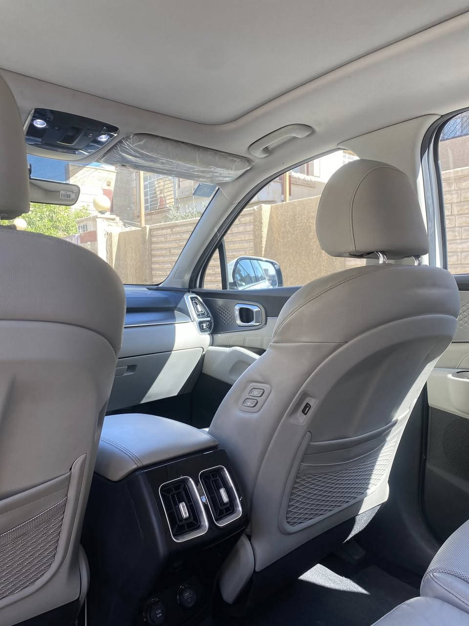 سورنتو 2022 خليجي 4X
ماشية 45 الف كيلو

بنورامااا 
4 كامرات محيطية
مقاعد جلد تدفئة وتبريد 
فور ويل 
بصمة وتشغيل عن بعد
اوتو هولد 
درايف مود (سبع انظمة قيادة)
مساعد انحدار
مانع انزلاق
3 قطع تبريد
مقاعد كهرباء
مري طي كهرباء
بردات ابواب خلفية
وباقي المواصفات معروفة
السيارة بلادية مكفولة كفالة عامة 
السيارة كل صيانتها وتبديل الدهن بشركة
وجاهزة بتخم تايرات جدد وبطارية جديده
السعر 31 الف $ يعني 310 ورقة
مكانها السيدية
***********
