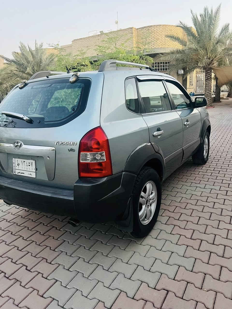 توسان 2007 للبيع 6سلندر وارد امريكي بيها 4 قطع صبغ السعر 75 ورقة وبيها مجال بسيط الشراي يتصل على هذا الرقم ***********
