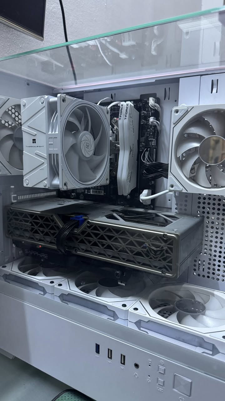 للبيع

 • Processor: AMD Ryzen 5 7600X
 • GPU: Sapphire RX 9060 XT 16GB (3 Fans)
 • RAM: DDR5 16GB 6000MHz RGB
 • CPU Cooler: DeepCool AG400
 • Motherboard: B650
 • Power Supply: 700W White Version
 • Storage: SSD M.2 1TB NVMe
 • Case Fans: Fantech FC120 RGB
 • Case: SX-380C White

1,550,000
مكاني بغداد


**إذا كنت صاحب هذا الإعلان وتريد حذفه لأي سبب، رجاءا أرسل رسالة إلى الدعم الفني**