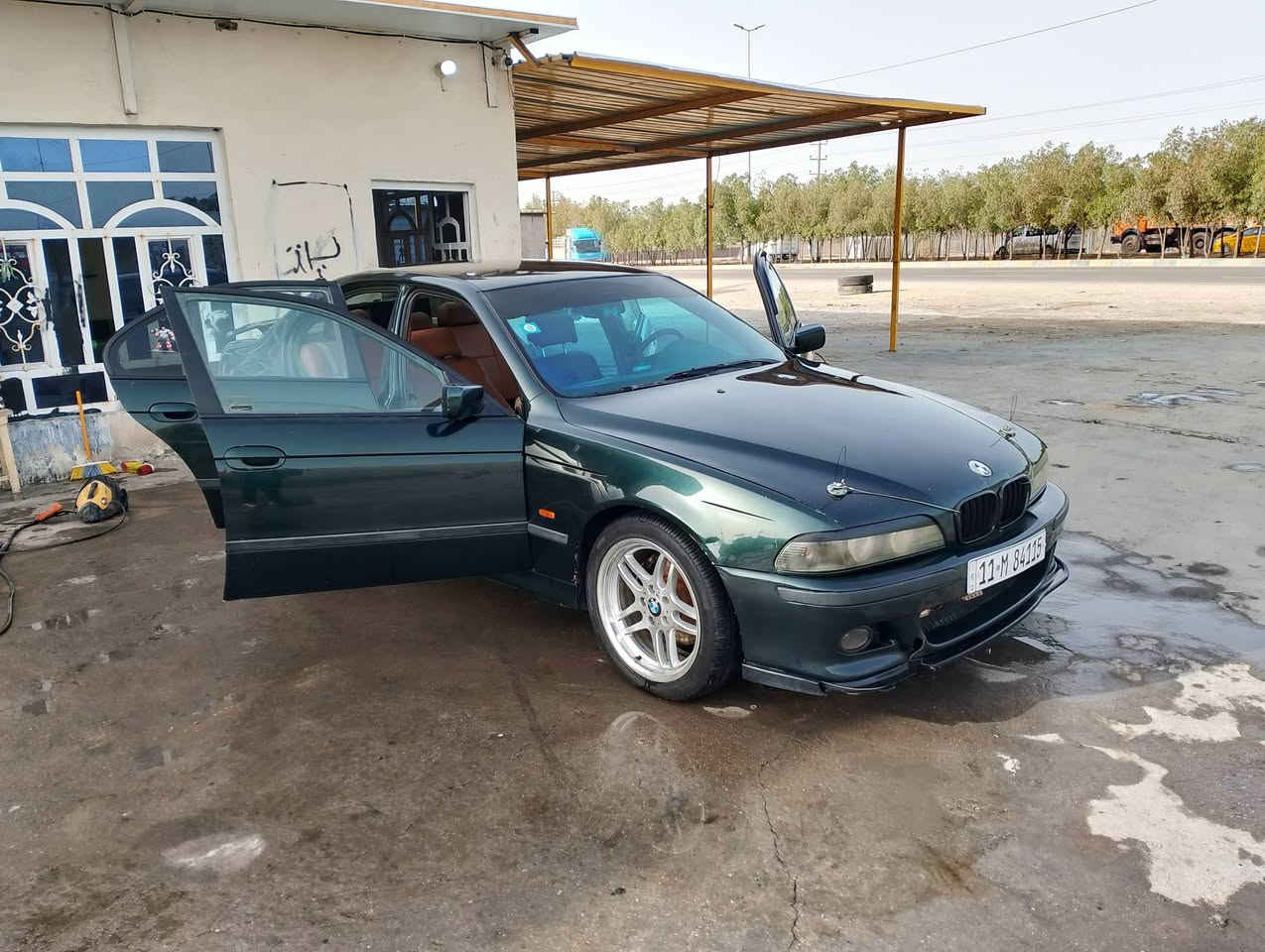 السلام عليكم
السعر 95 قابل للتفاوض

Bmw e39 535V8 

موديل 1998 

رقم انكليزي بغداد بسمي 

مكينه هوه  كير تبترونك كفاله

سيرفز كام بخاخات بلكات مجاول فيول بم طوافات قايش رولات واتر بم راديتر مي دبه ماء ايس هوه كوله جديد 

حداديه اماميه + خلفيه جدد حاليا فقط روس رواط بيهن صوت 

تبريد منظومه كامله جديده

شاشه كار بلي تحكم ستيرن كامره + دمام وسستم سماعات 

بيه كزوز رعب  صوت يفتح ويسد ع الرمونت 

استيرن كهرباء + خزن ميموري

كهربائيات كوله شغاله 

تخم ويل M وتخم تاير جدد + باتري جديد 

لايت زنون ناصي شمسي العالي زنون ابيض 

سبايدر جنطه قطعه نادره 

حساس خلفي بلادي شغال بس يحتاجله تثقيب بل الدعاميه 

حساس جام 4 ابواب شغال 

سنتر لوك بلاد تصعيد جام وتنزيل 

كشنات كهرباء دوشمه عمار الياسري  

منظومه بريك كوله جديده ABS حاويه + فجوج + فلنجات + دسكات 

مكاين جام 4 حاويه

نقص دعاميه اماميه مكسوره والروس رواط بيهن صوت ينزل من سعر السياره 
مكان السياره بابل

استفسار *********** واتساب متوفر
