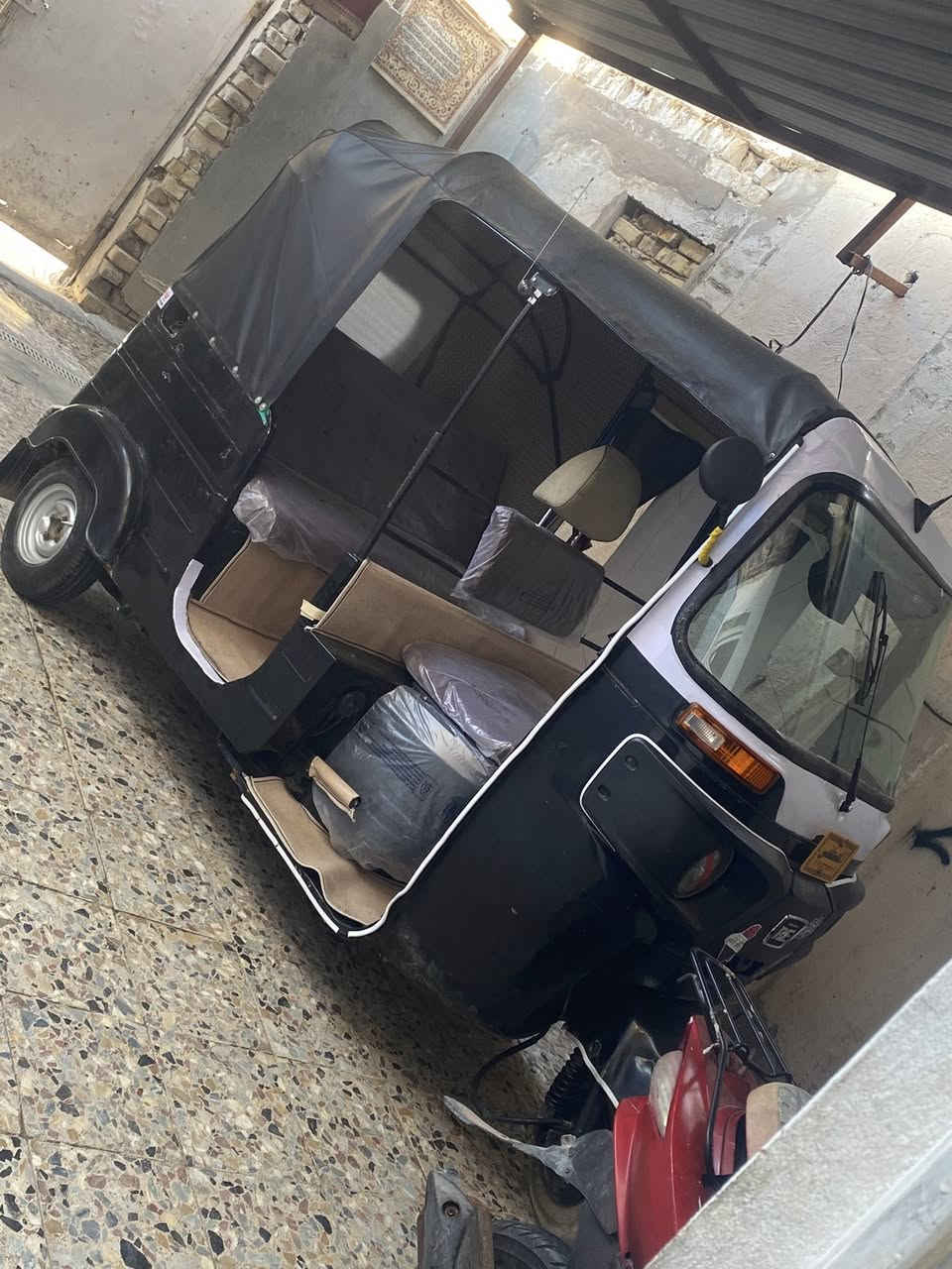 السلام عليكم تكتك لبيع مديل 18 محرك عشرين الاتصال ***********
