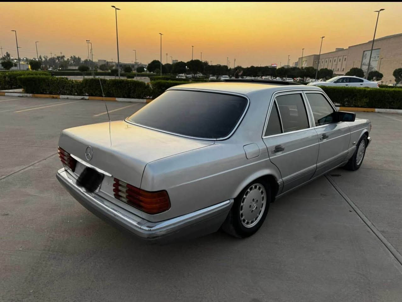 مارسيدس رئاسى 300SE
فول مواصفات
موديل ١٩٩٠
رقم و سنوى اوليات
ئارمى هه ولير
كير و مكينه بيلاد 
سارد و گه رمى له سه ر سويج
جوار تايه و ويلى نوئ
بيش و بشتى كه بسه
له سه ر ساخى به خ كرايته وه
سعرى ٦٥$ و كه ميك معامله ى برايانه
ژماره ى موبايل ***********
شوين هه ولير أربيل, العراق
