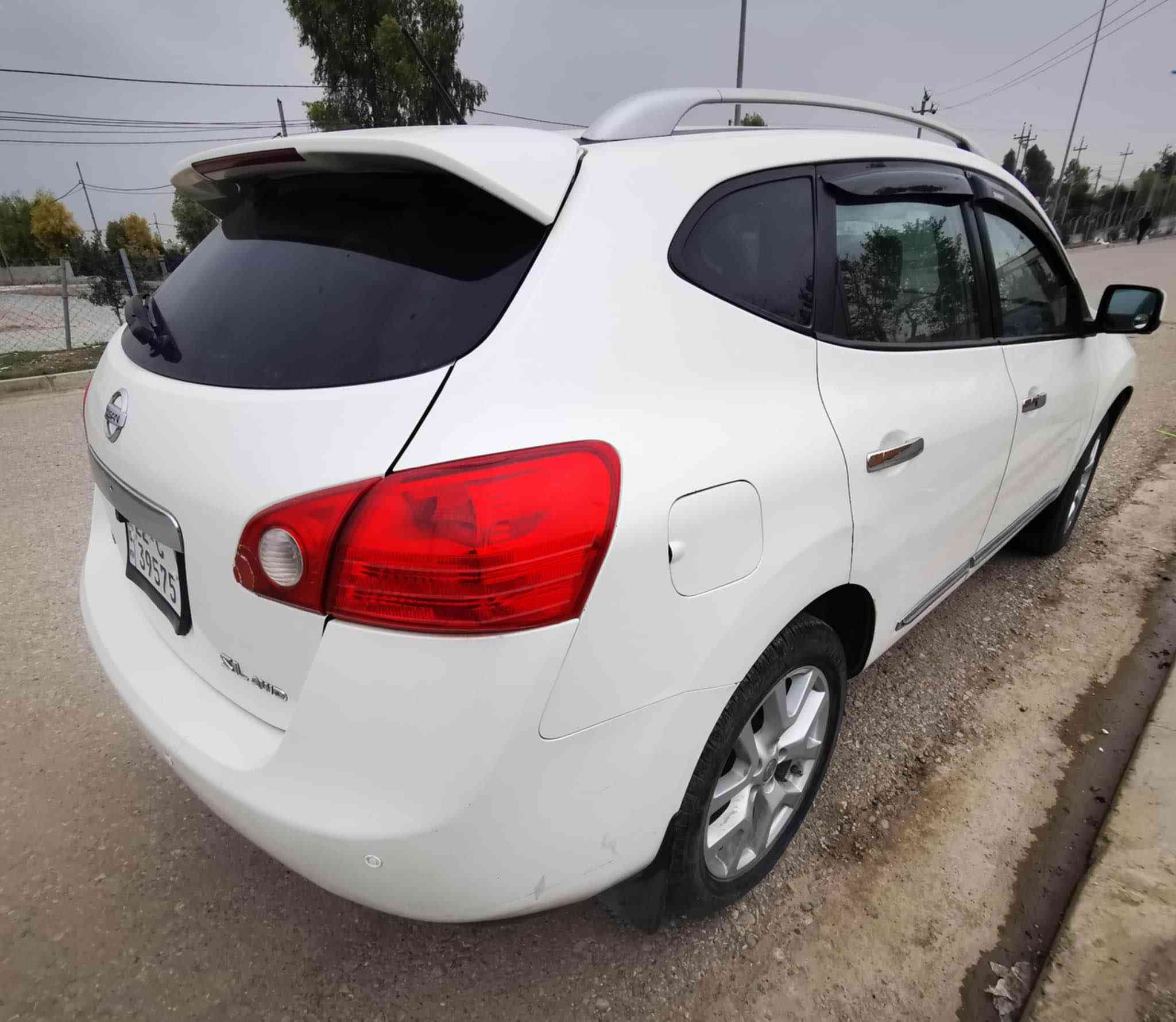 سەیارە نیسان رۆک 2013 
بێ بۆیاغی عێراقی  تەنها هەندێک  تیزاب بە بۆ نیت و سەقف دارژاوە زۆر نیە 
سەنەوی تاکو 2028 بەناوی خۆمانە 
گێرومەکینە بەشەرت *********** الحمدانية, نينوى
