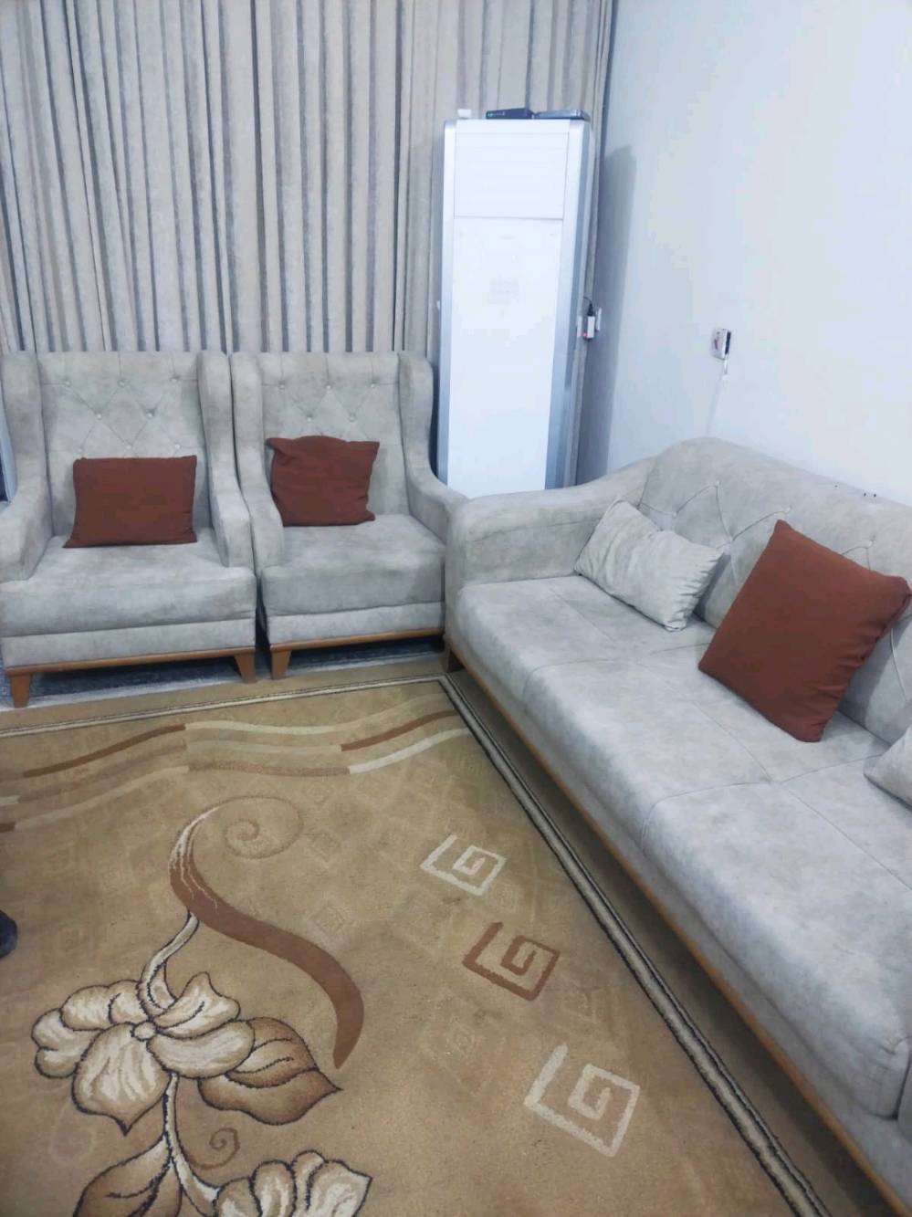 للبيع قنفات مستعملة صنع تركي (10) مقاعد
قنفة 3 مقعد عدد 2

قنفة 1 مقعد عدد 4

السعر 750 وبي مجال

للتواصل على الرقم

6736 664 771 964+