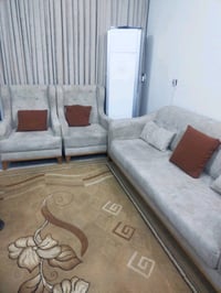 للبيع قنفات مستعملة صنع تركي (10) مقاعد قنفة 3 مقعد عدد 2  قنفة 1 مقعد...