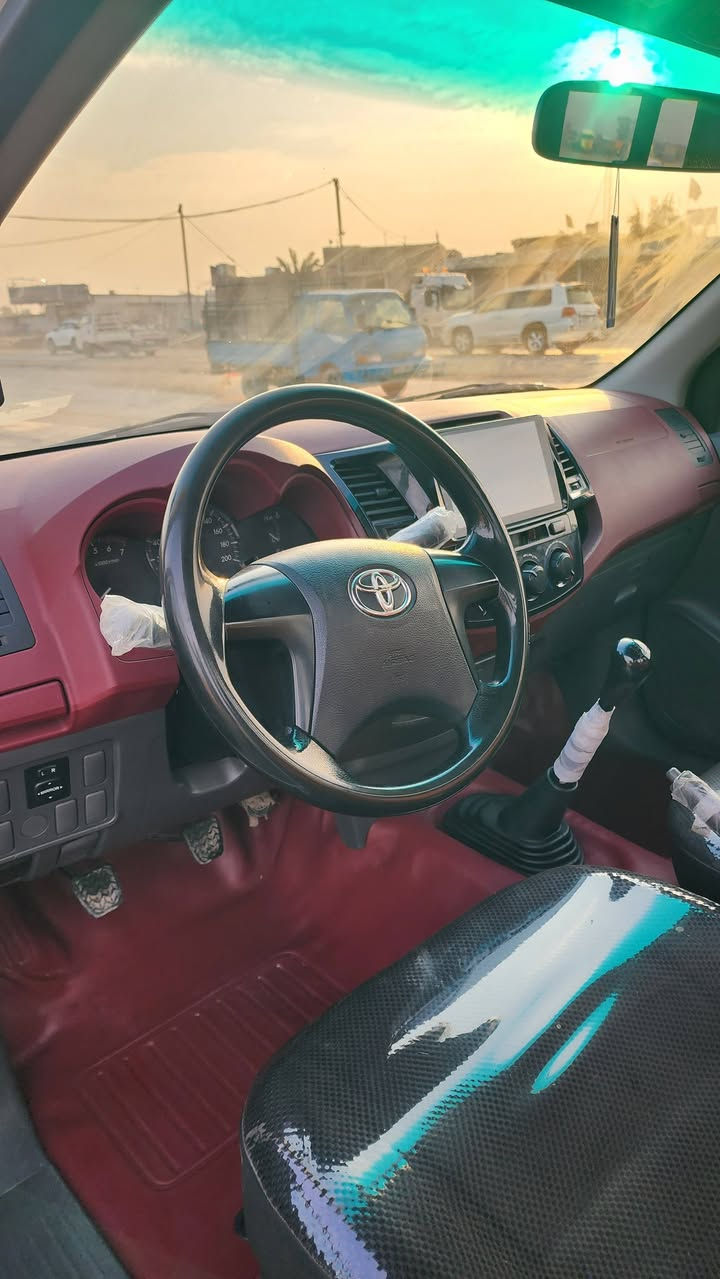 سلام عليكم سياره موديل 2015 رقم بغداد بسمي 5جنكال ماشيه 200 الف *********** // ***********
