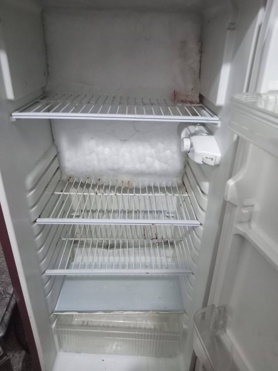 ثلاجه 9قدم عارضه 150.  / ***********
