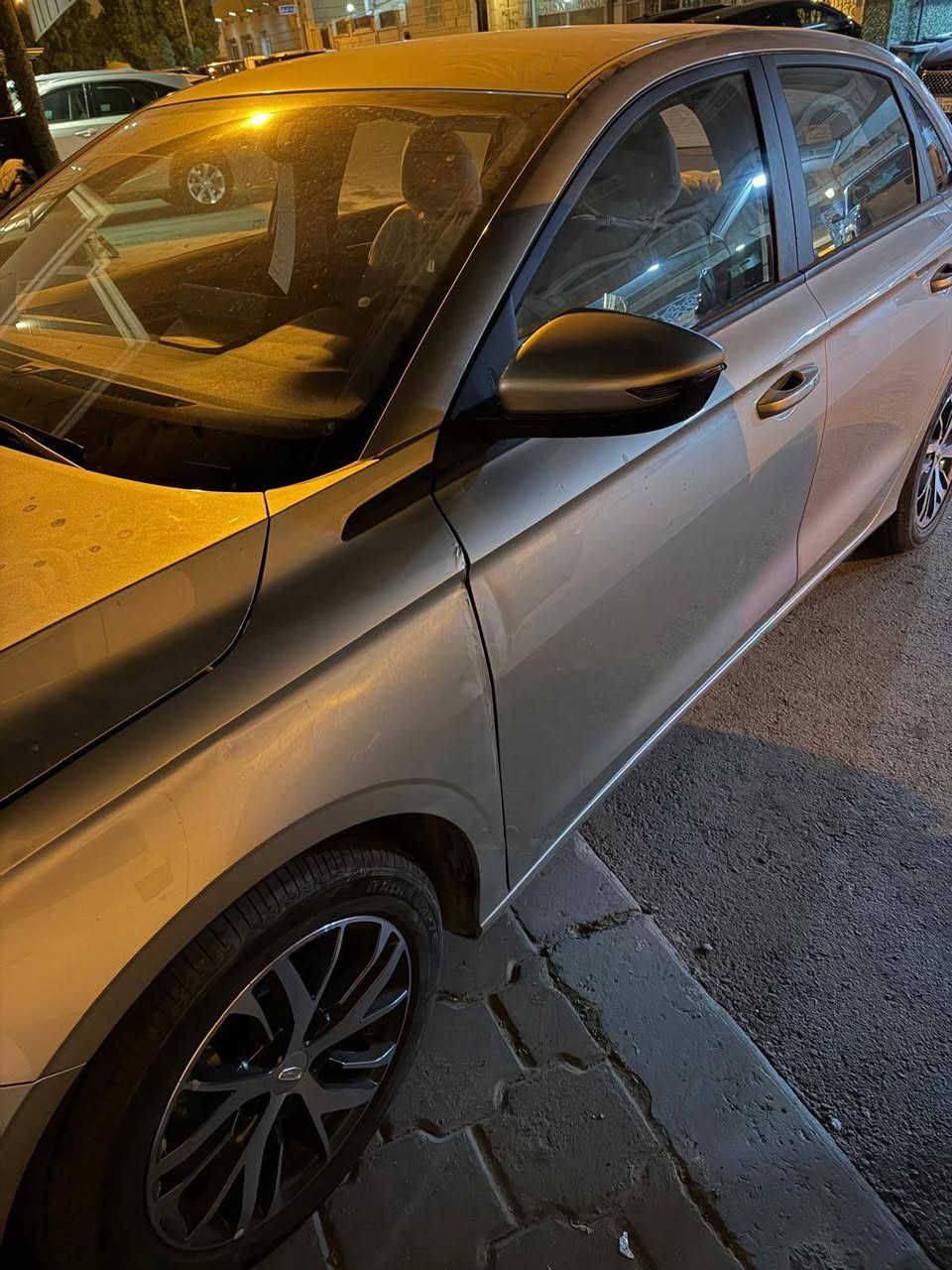 جيلي ام كرند موديل 26 خليجي وكاله الغانم  الكويت ماشيه 6الاف قابل للزياده رقم شهداء دخول جديد كفاله عامه عدا بارد موضح بلصوره بدون صبغ غرصه واصل للمرور بس ع الستلام الرقم سعر110 مكان سياره بصره ‏‪***********‬‏
