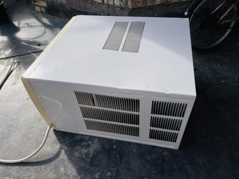 سلام عليكم
مكيف Gree مستعمل  80‎%‎ نظافه شغال تدفئه وتبريد 
السعر 350 وبي مجال 
للتواصل ***********
