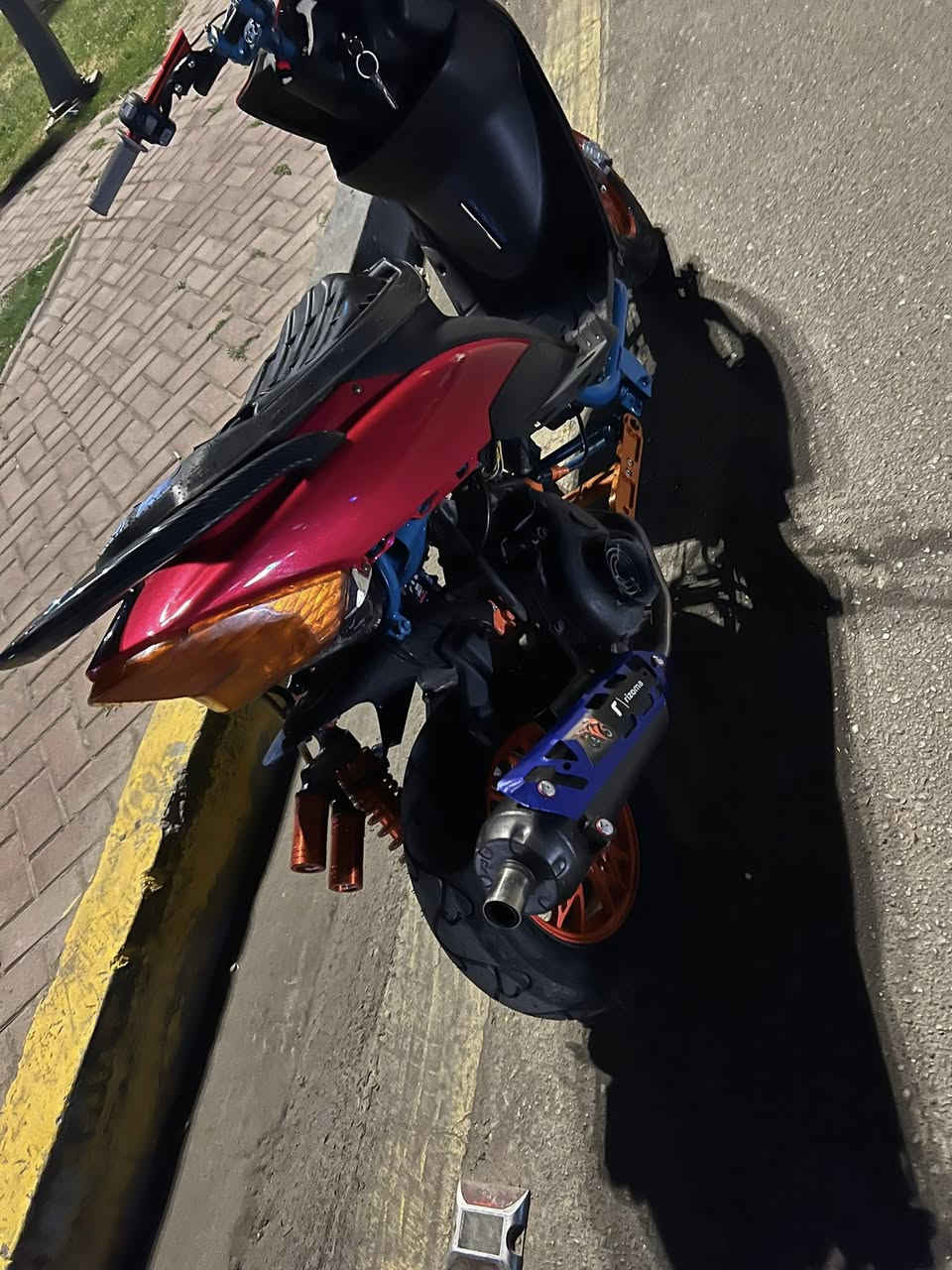 سلام عليكم دراجه ماكس عدله للبيع الدراجه مزوعه تزويد بوشه ٥٥سلف رياضي كابريتر قفازكلجات رياضي اصلي دبلات رياضي كلشي بيها رياضي ستيرن ٣قطع رياضي كهربائيات كلها شغاله العنوان الاعظميه قرب مقبره الملك /***********
