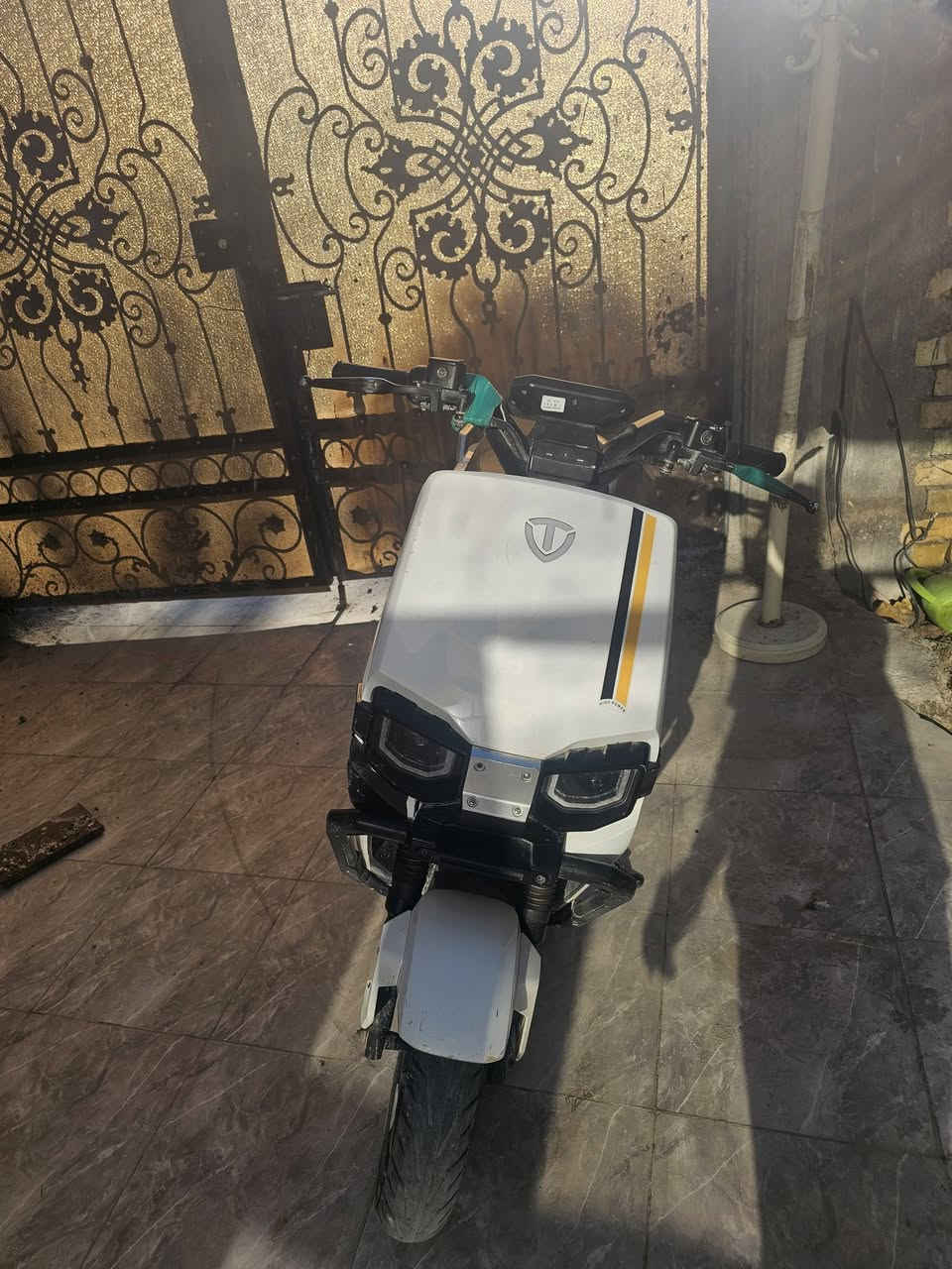 سلام عليكم
للبيع دراجه ريان وحش كون 
موصفات ريان معروفه 
٦ بطاريات 
بصمتين تشغيل عن بعد
تنطفي ذاتي 
٣ نمرات سرعه ٨٠
مثبت سرعه 
العنوان بغداد الدوانم 
السعر ٨٥٠ وبيه مجال 
***********
