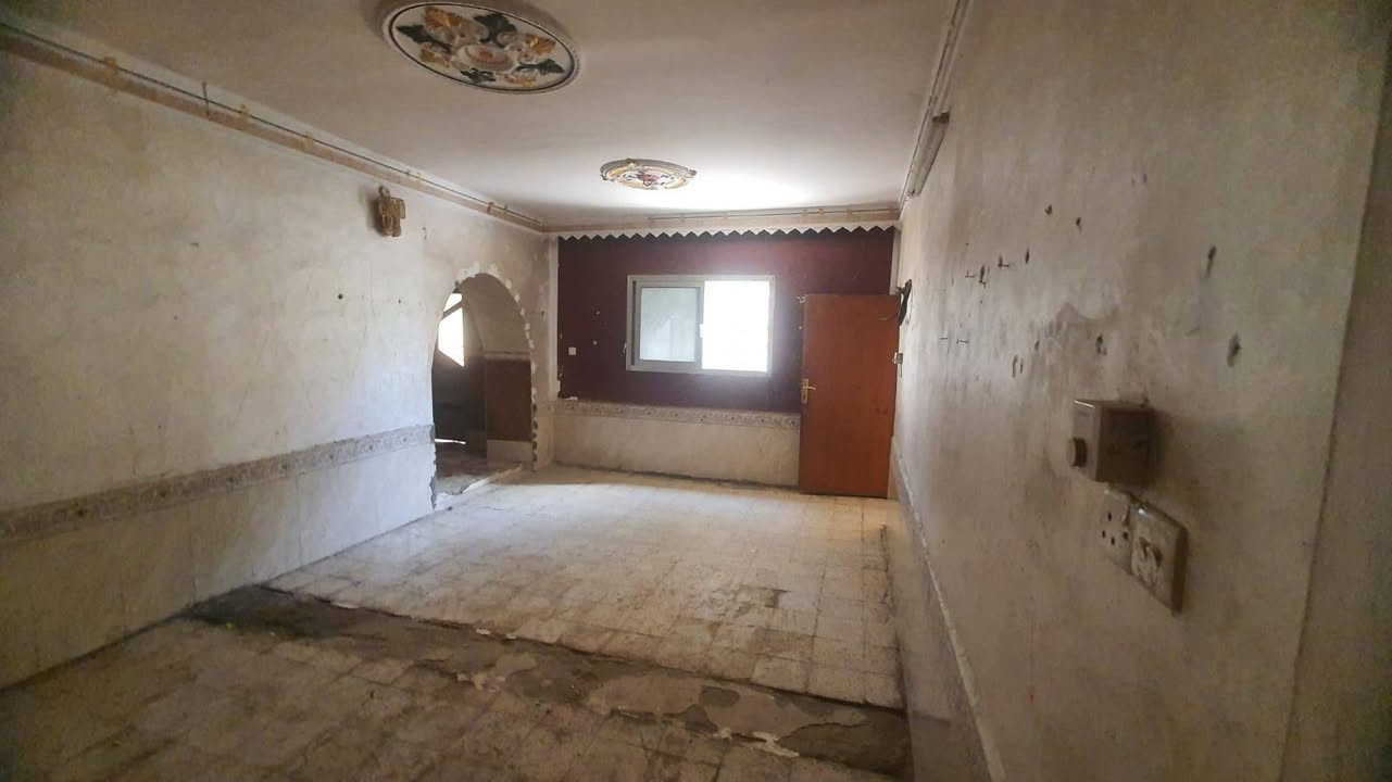 السلام عليكم دار معروضه للايجار الموقع دور الزراعه قرب دائره البيطره المساحه 750 طابقين يتكون من سته غرف ست غرف زائد صاله واستقبال زائد حديقتين كبار سعر الايجار 500 ألف دينار الاستفسار اكثر اتصل على الرقم ***********
