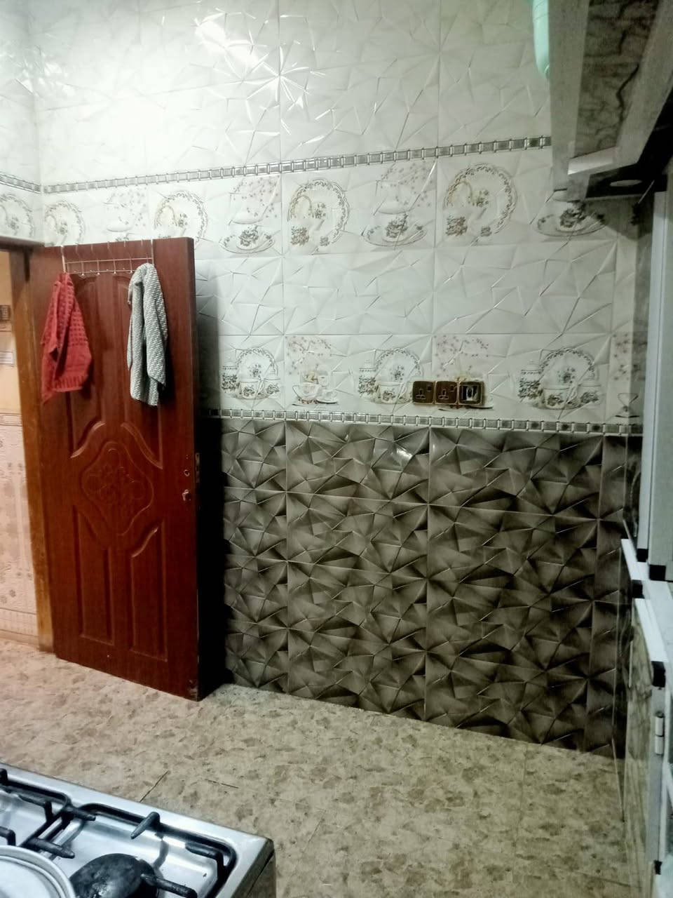 السلام عليكم بيت للبيع دولان مساحه ٩٣م² الديوانية حي العسكري شارع 30 جاهز من كلشي كافت الخدمات متوفرة ماء وكهرباء ومجاري وتبليط يحتوي على غرفتين نوم وصاله ومطبخ وصحيات ومناور عدد 2
للاستفسار اكثر اتصال على الرقم  ***********
