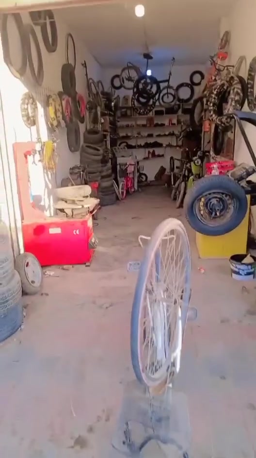 ورشه زيد لتصليح الدراجات الهوائية   والبنجر كافت السيارات والبلنص الدراجات وتبديل الدهن + كلجات والشحن وبيع المواد الاحتياطية الفرع الثاني الخمسه كيلو قرب حديقه طيور الجنه مجاور زنود الست الحمداني 
هاتف 
وت سناب***********
