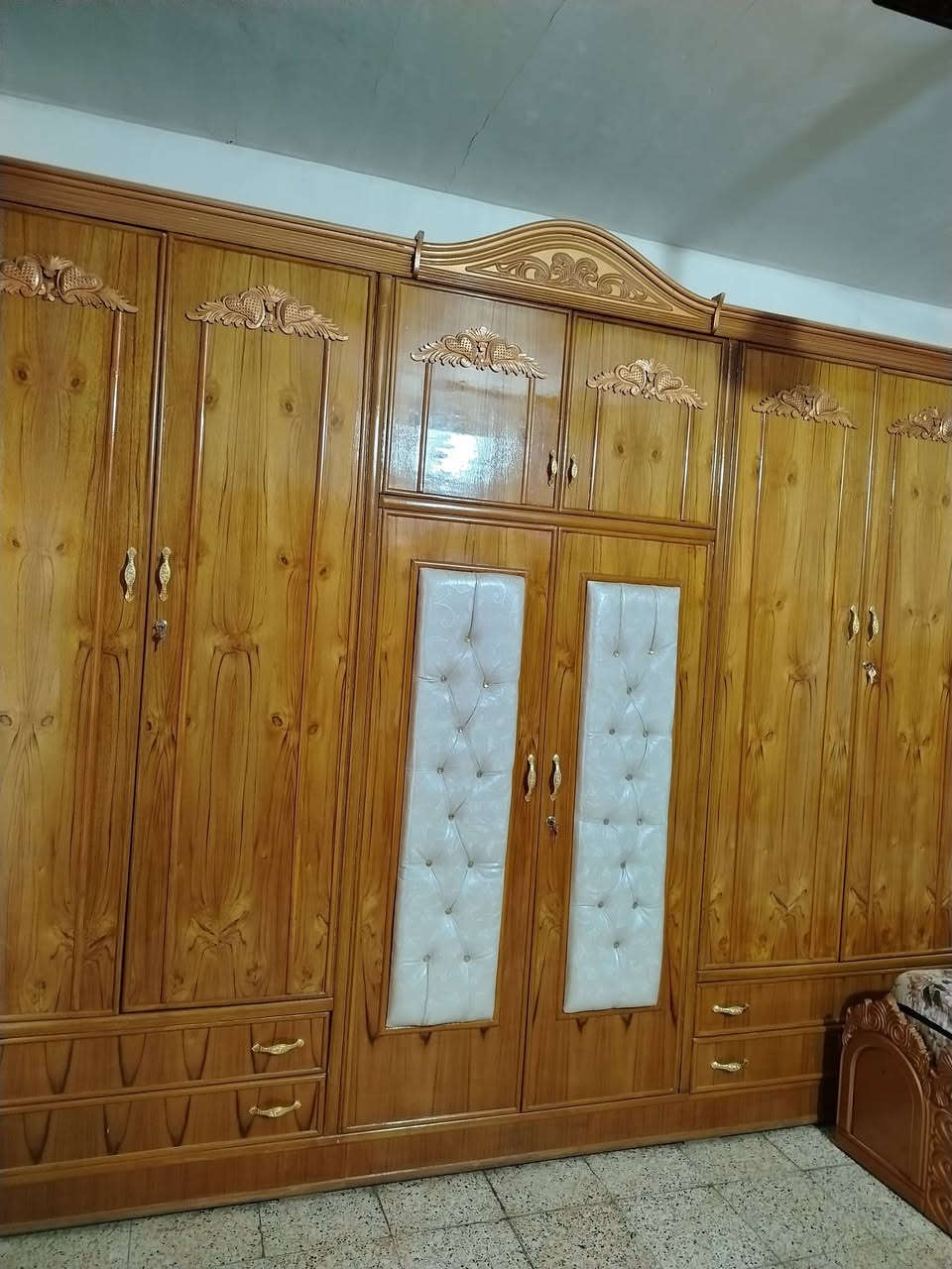 قرفه البيع استخدام قليل صارمن  شتريتهه سنه وسعرها الله شاهد مليون ٨٠٠  وقرفه حلوه مثل مشوفون ورايدهه ب مليون ٢٠٠ وبيها مجال انشالله كلش نضيفه  وهذه رقم ***********
