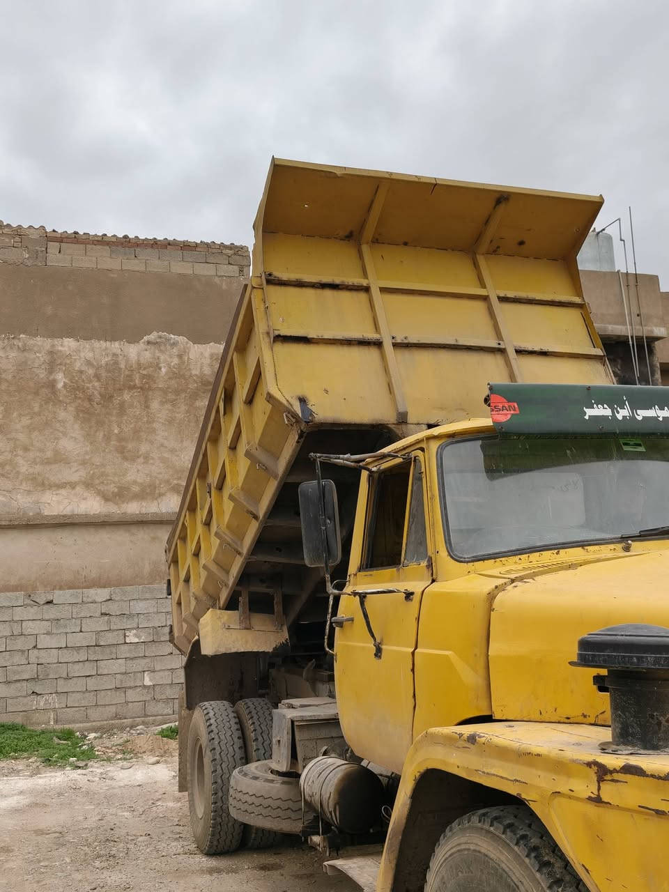 نيسان موديل ٨٢ كير محرك شرط تايرات جديد كهربائية كل شغال سيارة جاهزة بي حصت كاز ٢٥٠ التر مكان كركوك ***********
