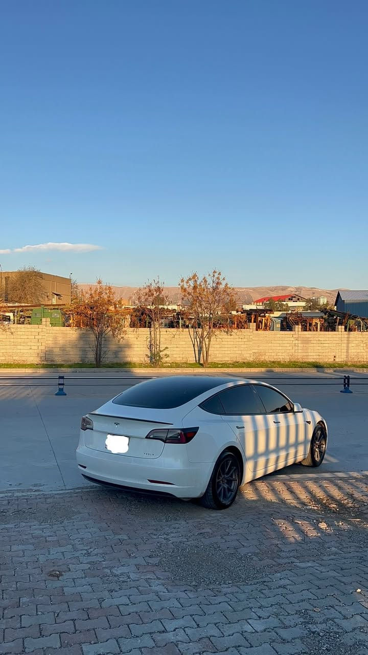 تيسلا 3
2023
تك ماطور 
اون لاين
ماشية ٤٠ الف مايل
ب نسبت حادث بدون حادث فقط ٢ قطع کلیر   
بدون دواخل والايرباك  
السعر ١٦٥ ورقه ومجال
0771 970 0656
