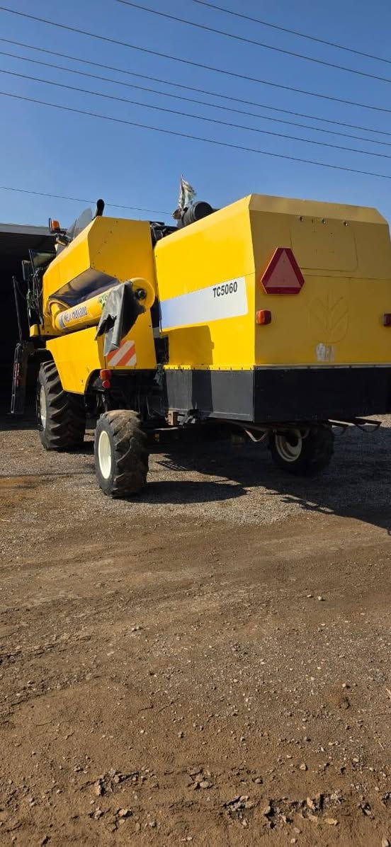 حاصده ٥ بلم تك درام موديل ٢٠١٤ رقم أربيل مكفول كفاله عامه تاير جديد محرك وكير وبم كاز وهيدرو على وضع الشركه للإستفسار الاتصال على هذا الرقم ***********
