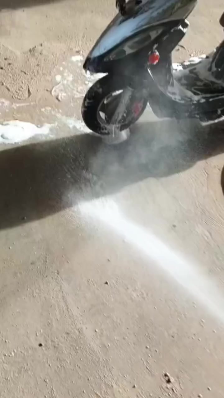 السلام عليكم دراجة للبيع كامكو جي فور كامله مابيها نقص بس هندر للبيع السعر 325  المكان المدينة ام الشويج للتواصل***********
