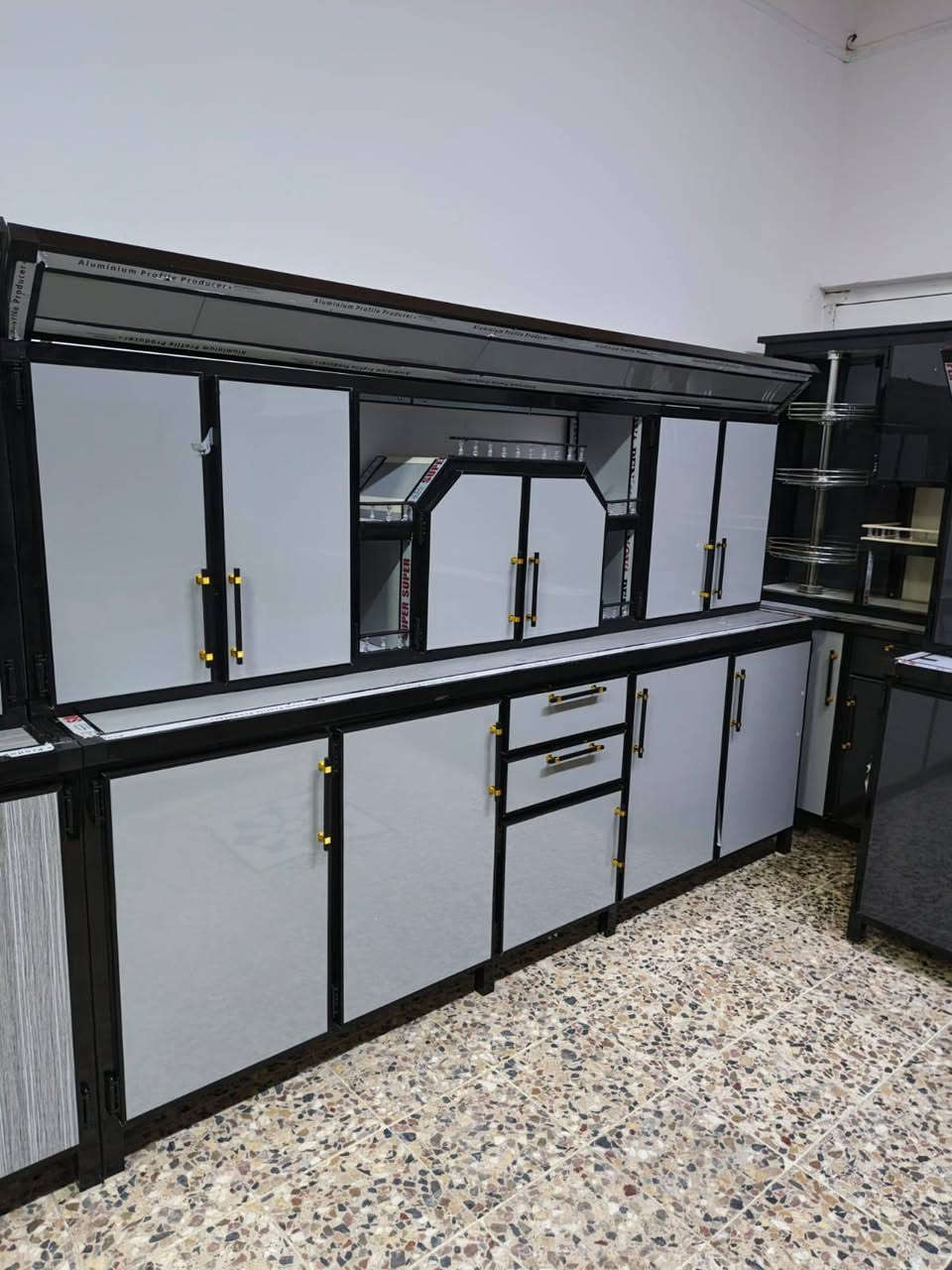 ***********كاونتر مترتين ونص جديد +وسنك متر و30 مرمر العنوان ابو الخصيب البهادريه يم محطه الغاز يوجد خدمه توصيل الاستفسار خاص
