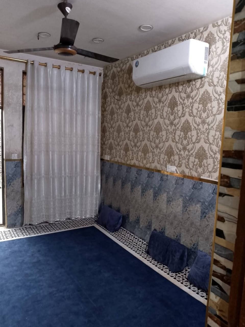 السلام عليكم بيت البلديات الصحفيين خلف افران قلعه لبنان جديد طابق واحد زراعي مشمول بلتطويب ،،100م
السعر،،،93,,, هاتف ***********
