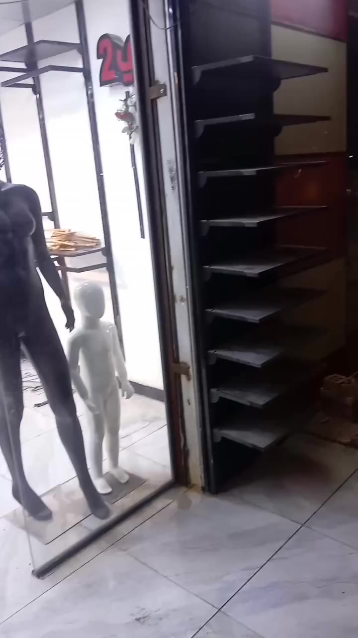 ديكور محل كامل للبيع
باستثناء السبلت والعارضة 
شغل درجة اولى 
مكاني بغداد حي الجهاد


**إذا كنت صاحب هذا الإعلان وتريد حذفه لأي سبب، رجاءا أرسل رسالة إلى الدعم الفني**