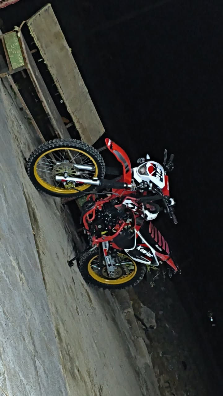 للبيع دراجة قفاز ( /GYX) 250cc 
📌 الموديل: 2025
📌 المكينة: 250 سي سي
📌 العداد: 63 ألف
📌 الاستخدام: نظيفة، استعمال شخصي
📌 الحالة: ممتازة وما تحتاج شي
✅ مكينة ناعمة وصوتها مرتب
✅ سحب قوي
✅ شغلها تمام، لا حرارة ولا مشاكل
✅ الفحص مرحب بيه
مكان ناصريه 
***********
