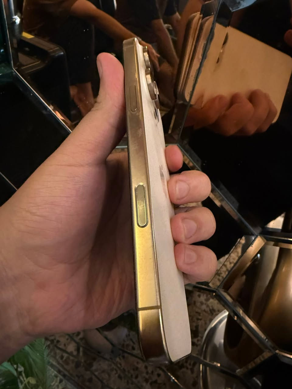 ايفون 16 pro max
ذاكره 256
بطاريه 96
لون المميز (وجهاز بعده بلضمان مال شركه)
بغداد حي العامل
السعر 1525 بيه مجال كلش قليل 
***********
