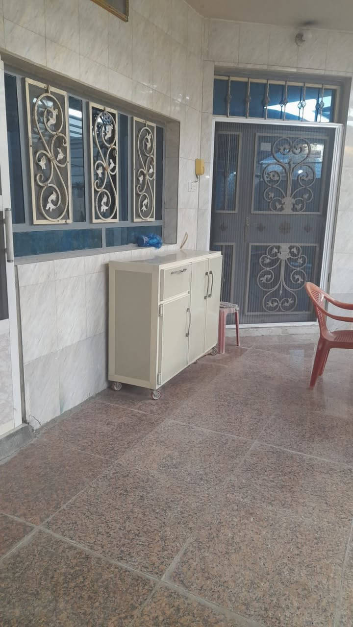 الدار  للبيع….
المساحه. ٢٥٠ متر
طابق واحد 
يحتوي البيت على غرفتين + هول 
واستقبال ومطبخ 
الموقع:  حله حي الجزائر خلف مستشفى الحياه

     🗼للمزيد من التفاصيل الاتصال او المراسلة خاص 
علي ***********
***********

احمد الخفاجي ***********  ***********
 
 موقع المكتب  📌 الحله - حي الجزائر
