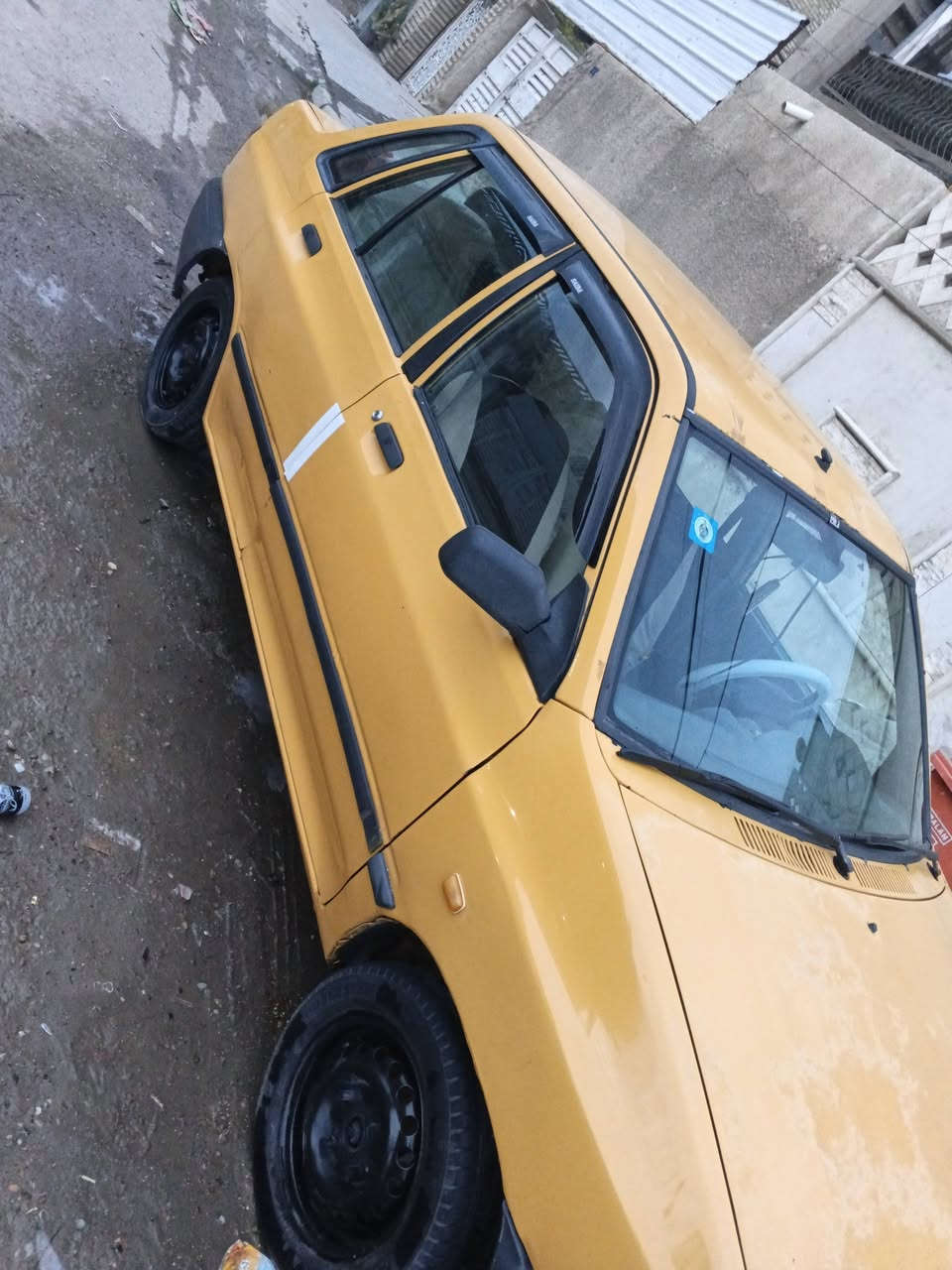 سلام عليكم سايبه موديل12 رقم انكليزي هزه جديده سياره حلوه سياره بلاديه مابيها لا ضربه ولا تبديل مكينه وكير خير من الله مصفره من هيه وغرامات رايدلها ترتيب اسعر 26 وبيها مجال ***********
