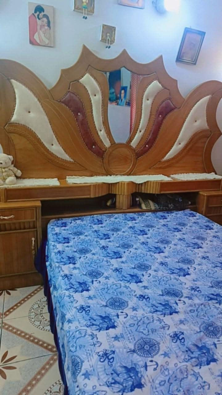 غرفة أخشاب نوم تزكام 5ابواب الكنتدور 
سرير نقشة فراشة ميز تواليت نقص فقط زاويه ملابس 
السعر/800بيها مجال 
العنوان/حله محيزم القديم 
موبايل/***********
