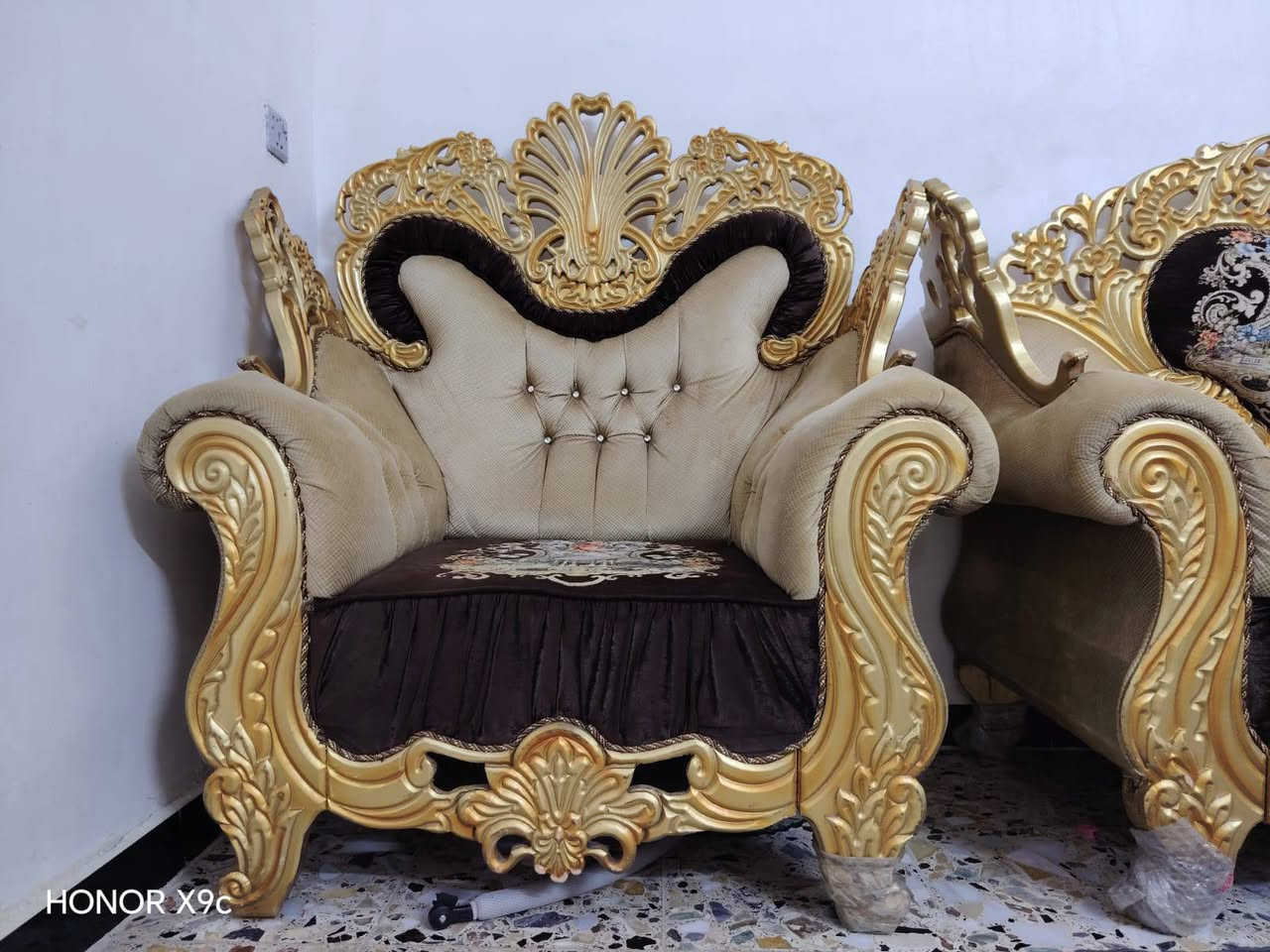 السلام عليكم
تخوم ملكي عشره مقاعد كبيره بعد جديد سعره 850
***********
