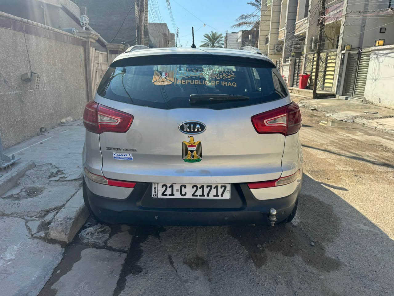 السلام عليكم سبورتاج للبيع السعر 120 و بيها مجال حك الجيه .. 
تفاصيل سياره 
موديل 2012 
كامره خلفيه 
حساس خلفي 
بانوراما
تدفه  و تبريد ثلج  و مكفول 
كير و مكينه  مكفول شي فول الفول 
كير 6 نمر 
رقم سياره سليمانيه
وكاله او تحويل 
الصدر بحاله ال 50‎%‎ 
الكشر بحاله 50‎%‎ 
للاستفسار الاتصال 
*********** بغداد, العراق
