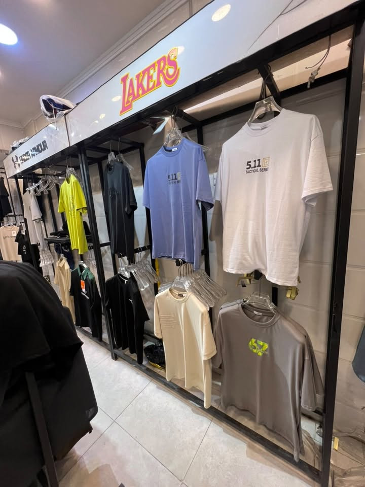 جاي اغير الديكور //  رفوف ديكور محل ارتفاع 190 عرض 2متر لد الانارة يشتغل
4 خانات للبيع سعر 400 كلهن
مفصل الخانه الوحدة ب250 قبل سنة
هسه كلهن اريدهن ب400
عنوان بغداد بلديات 
***********
