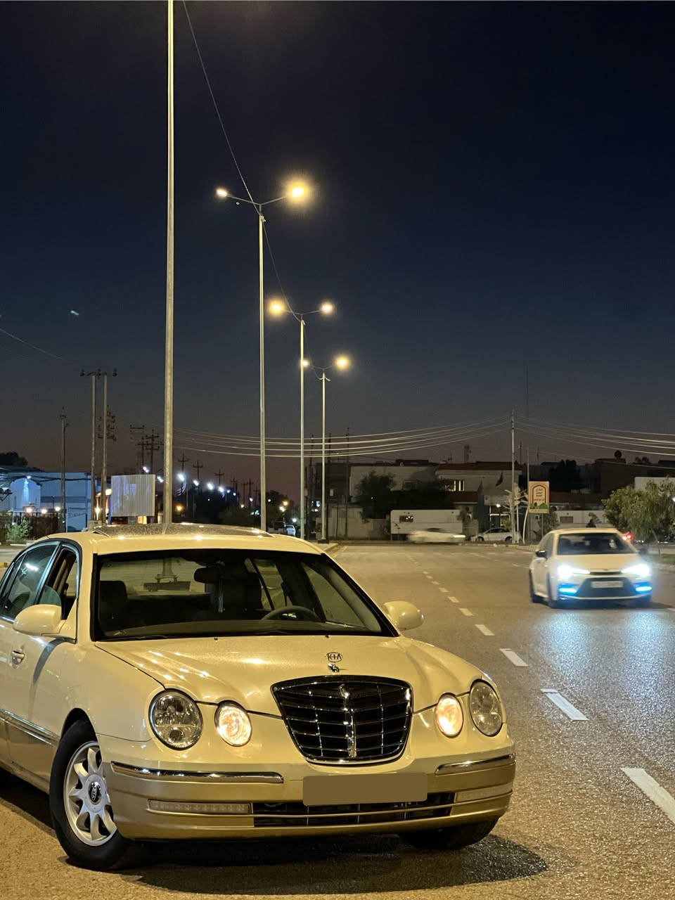 من رخصة الادمن…
ماشاء الله تبارك الله 🤍
كيا اوبيروس 2006 
سيارة تخبل كلش نضيفة 
اعلى فئة فول مواصفات 
رقم بابل انكليزي مداور نفس اليوم
سنوية لل2029
مواصفات السيارة
.فتحة سقف/12 ايرباك  /كشنات كهرباء وخزن ميموري/ استيرن كهرباء/ حساس خلفي / سستم صوت ١٦ سماعة لايت عدسة كهربائي/ اشارات لد / شاشة تلفزيون / كامرة خلفية
تحكم مقاعد الخلفية كهرباء 
تبريد قطعتين/مثبت سرعة/ ثلاجة وسطية
مساعد اجتياز / اربع نوافذ اوتوماتيك /حساس اطارات /دبل حافظة / دبل لايت ناصي / قياس المقود كهربائي /مري كهرباء
حدادية جديدة كاملة امامي خلفي
 محرك 6 سلندر 3.5 كير ومحرك مكفولات سيارة كلش نضيفة مال جناي مابيها اي نقص والجانيها يعرفها مكفولة من ضربة صبغ حزام فقط جمالية اثر شخوط جاهزة من كلشي 
مكان السيارة النجف الاشرف 
____________________________________
السعر (78)$ ورقة بيها مجال
للاتصال ***********
