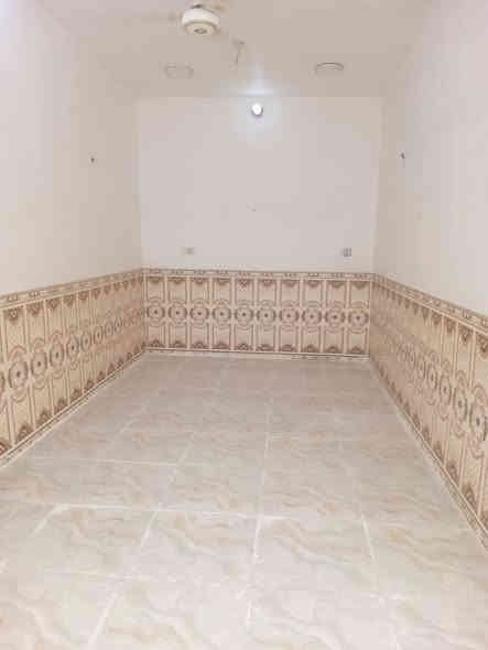 بيت لبيع 100متر سند ٢٥ صب كونكريت مسلح شارع ١٠ متر  قريب عل شارع لعام تقريب مئت مترلعنوان براكيه شارع لمعمل قرب مخبز الشاكرين تبليط لباب كهرباء ماء خط مولده مجاري مولده مدفوعه وشبكه مدفوعه كل شهر سعر 35 وبي مجال غير متواجد فيس ***********
