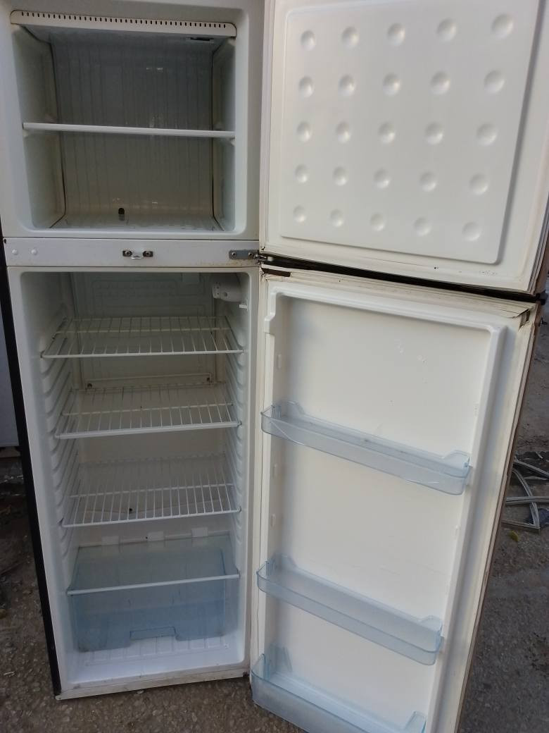 ثلاجة حجم 16 قدم شغالة شرط التجميد للاستفسار خاص مكاني نجف شارع المدينة *********** النجف, العراق
