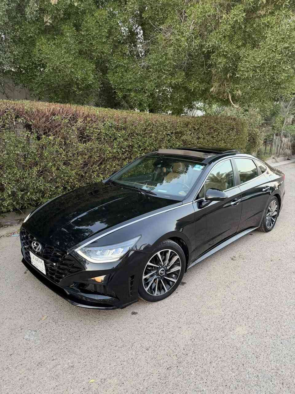 للبيع فقط
2021 هونداي سوناتا لمتد اعلى فئة فول مواصفات 
حادث السيارة ٣ قطع جانب البنيد وجاملغ وباب جهة اليمين وبيها رصعات صغيرة بالجاملغ الخلفي جهة اليسار 
بدون شاصي وبدون لغد 
ايرباك ستيرن وبردة 
محرك 1.6T توربو 
السيارة ماشية 71 الف 
 
١- بانوراما 
٢- كامرات ٣٦٠ درجة ٤ كامرات امامية وجانبية وخلفية 
٣- رادار امامي ورادار جانبي نقط عمياء ورادار خلفي توقف ذاتي وقيادة ذاتية وتحديد مسار 
٤- حساسات ٣٦٠ درجة ٦ حساسات امامية و ٦ خلفية 
٥- سستم صوت bose مع سبوڤر 
٦- كشنات جلد لون جملي مع خزن كشن و كهرباء 
٧- تدفئة وتبريد كشنات وتدفئة ستيرن 
٨- شاشة كبيرة اكبر حجم ابل كار باي 
٩- لايتات led و بك لايت led 
١٠- داتا شو 
١١- كيجات دجتال ويتغير شكلة مع وضعية القيادة 
١٢- اوتو بارك تطبك لوحدها 
١٣- اوتو هولد 
١٤- وضعيات قيادة (سبورت ، نورمال، كومفرت و وضعية انت تخزنها حسب سياقتك) 
١٥- شفتات ستيرن 
١٦ - شحن لاسلكي للتليفون 
١٧- السيارة تتقدم وترجع عن طريق البصمة 
١٨- انارة داخلية led 
١٩- الصندوك يفتح من تقترب من السيارة من الخلف 
٢٠- انارة ترحيب من تقترب من السيارة 
٢١- ويل كب حجم ١٨ وتخم تاير جديد 
٢٢- السيارة ماشية 71 الف ميل 
٢٣- انارة داخليها بالدشبول والابواب والالوان تتغير 
٢٤- المراية الوسطية والمراية الجانبية جهة السايق تعتيم بيها
٢٥- تبريد قطعتين ومناخين منفصلات 
٢٦-تشغيل عند بعد 

مسويلها ادامة كاملة تبديل بلكات وتنظيف نوزلات وتنظيف غرفة احتراق و تنظيف ثلاجة 
الملاحظات بالسيارة الصدر و حجر بيئة من وصلت من امريكا مابيها حجر 

سعر السيارة 160$ ورقة وبيها مجال بسيط 
مكان السيارة بغداد ***********
