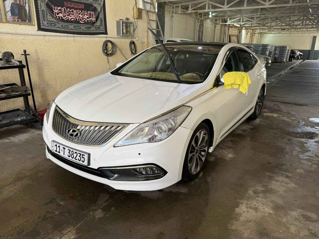 سلام عليكم من رخصت الادمن
هونداي ازيرا البيع 2013 خليجي سبورتفول مواصفات محرك 6 سلندر حجم 300 سيارة بية صبغ قطعة وحدة صبغ جاملغ خلفي ايسر والباقي مكفول شاشة كامرة لايت زنون بنوراما شغالة تخم تاير جديد 
السعر 115 $ العنوان بغداد الطالبية 
***********
البيع فقط بدون مراوس رقم جديد هزة جديدة بسمي تحويل مباشر
