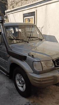 كالوبر للبيع موديل ٢٠٠ رقم بغداد نكليزي محرك ففتي سيارة مكفولة من ضربه...