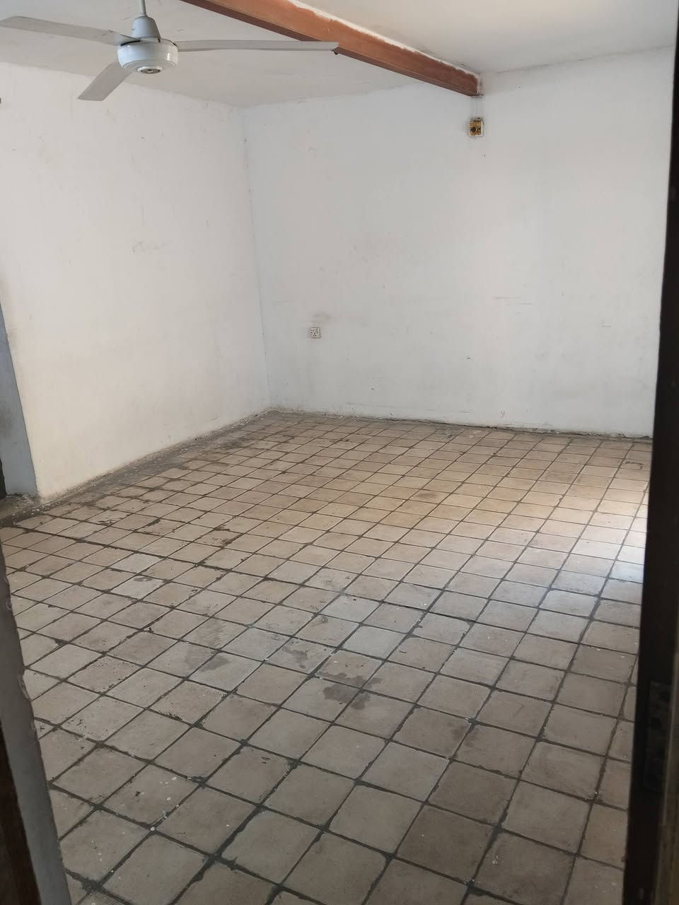 مشتمل للاجار مسحمتة 100 متر
يحتوي علي غرفتين و صحيات و صطح
طابق ثاني  قرب أسواق الصباح 
للاستفسار
***********
