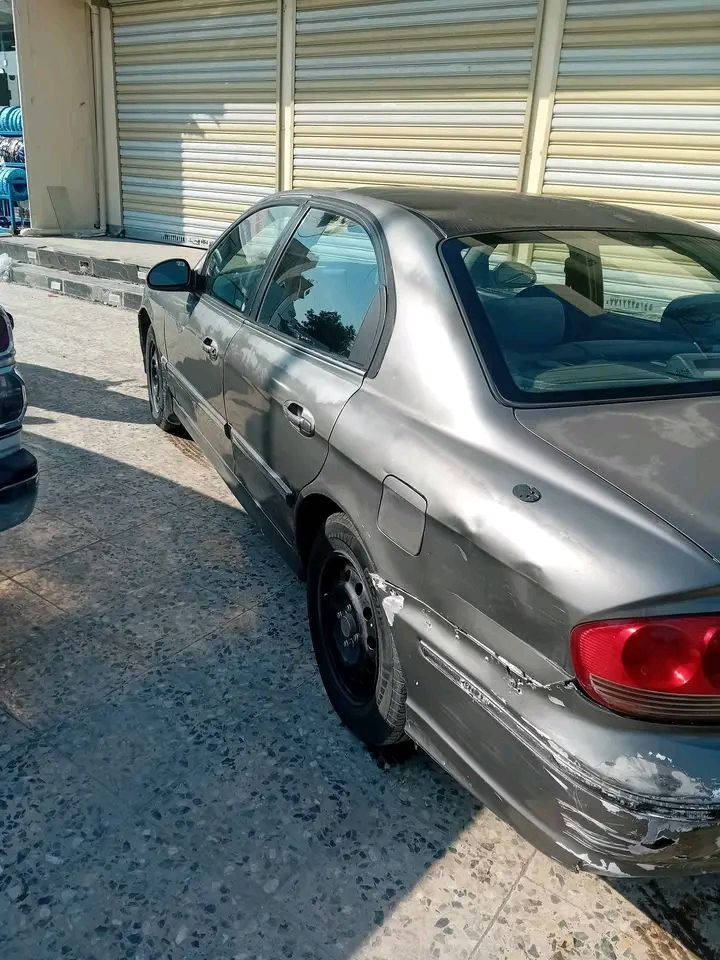 سلام عليكم سوناتا وفود موديل 2002 وراد أمريكي سياره يرادله تعمير ورقم بغداد حداديه امامي خلفي جديده تخم تاير جديد قبل ١٥ يوم من شديده محرك وكير كارتون سعر ٤٣ وبيه مجال قليل ولحد يكسر بلا حلالي ***********
