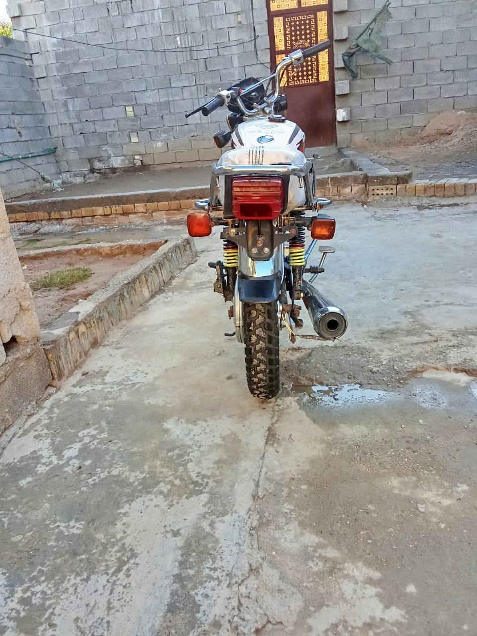 دراجه يرانيه نضيفه مكفوله كفاله عامه موديل 2021 أوراق كامله جايه متفوع بيها كمرك السعر 5050 بيها مجال مكاني بغداد المعامل العماري، رقم الهاتف  ***********
