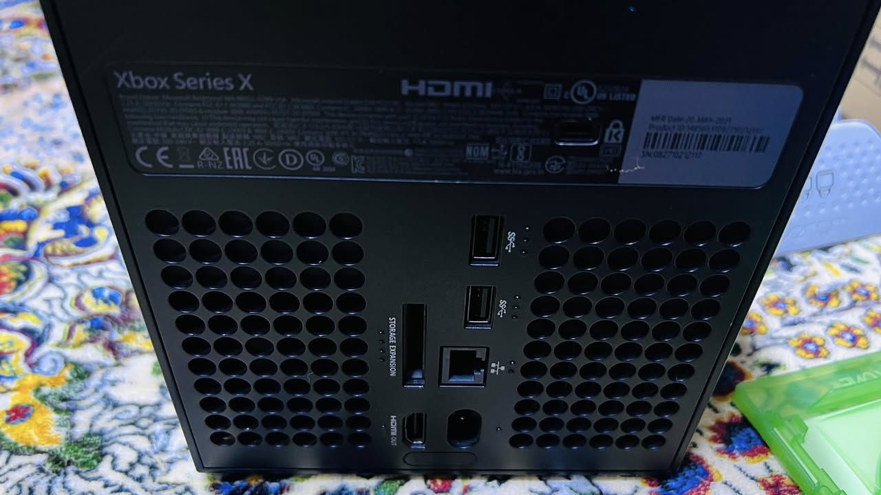 السلام عليكم  
للبيع Xbox Series X نسخة يابانية، إصدار 2022. الجهاز نظيف جداً وشبه جديد، استعمال خفيف.

يأتي معه:  
- 3 أقراص ألعاب  
- ألعاب محمّلة داخل الجهاز (من ضمنها Ark Raiders)  
- بطاريتان مع قاعدة شحن  
- شاشة قياس 24 بوصة بتردد 166Hz

📍 الموقع: بغداد – الزعفرانية  
💰 السعر: 650 

للجادين فقط، الجهاز جاهز للاستلام


**إذا كنت صاحب هذا الإعلان وتريد حذفه لأي سبب، رجاءا أرسل رسالة إلى الدعم الفني**