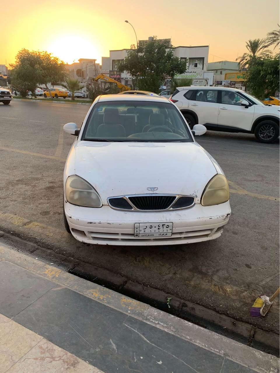 دايو نوبره 
موديل 2001
بدون صبغ بدون معجون بيه مكانات صبغ كارت
گير شرط
مكينة بي صوط و بخار
سنوية ٢٨
هزة جديد
شرط تحويل وكالة
عنوان كركوك
***********
سعر ٣٠ مجال قليل كركوك, العراق
