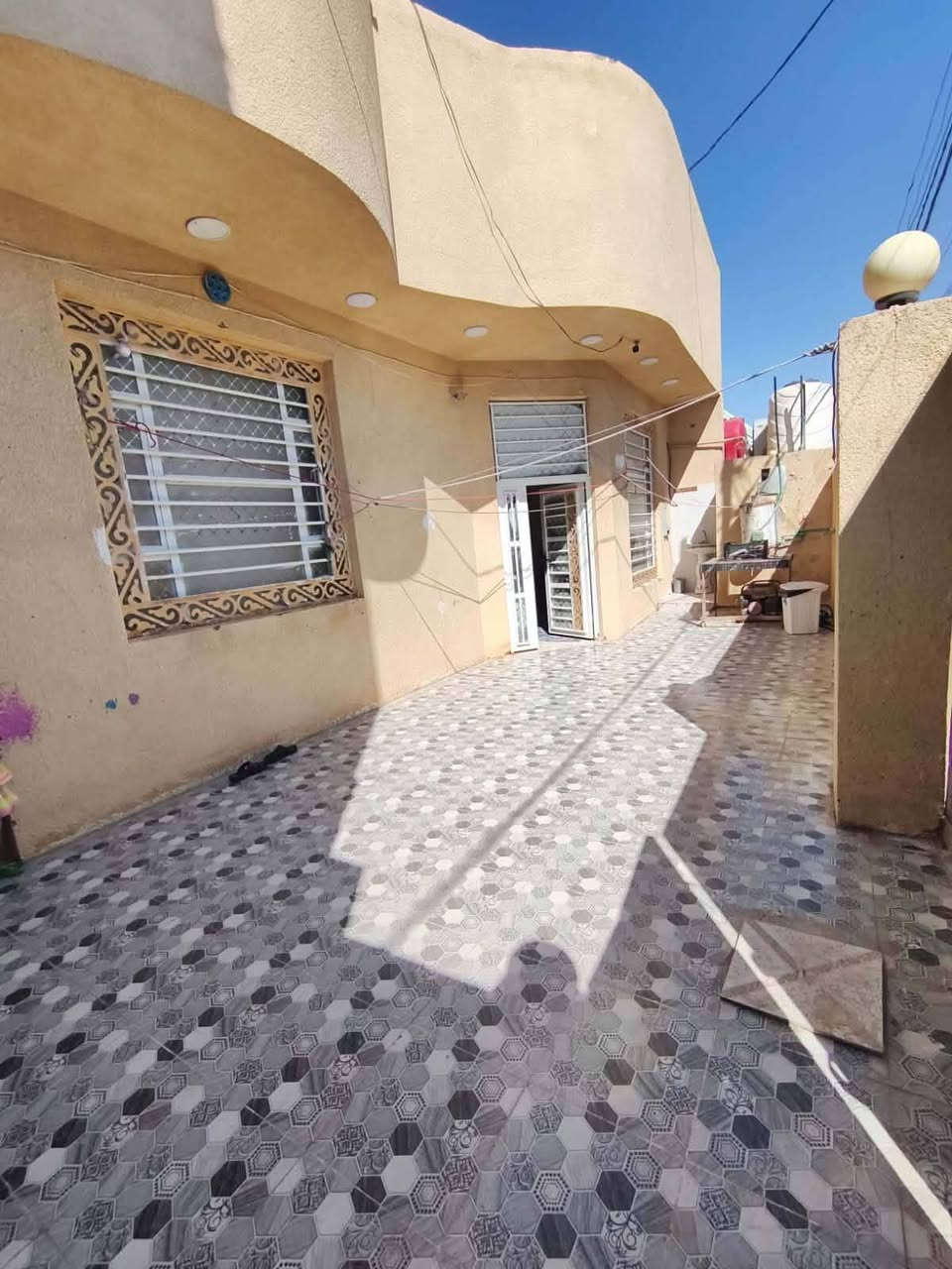 دار اللبيع مساحه215 حي الحكيم نزله صيدليه نبع الخيرات قريب عن الشارع العام ***********واتساب فقط

