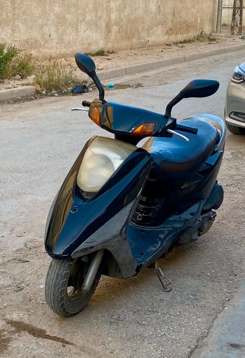 السلام عليكم
للبيع دراجه ياماها بريز لايت جوه
كابريتر بلادي مكينه ممفتوحه 
كلج امامي كلج خلفي مبدلهن جديدات 
الكفرات نظافه ٨٠ ٪؜ 
الدراجه شغاله هندر دكه وحده تشتغل يحتاجلها كتف فقط وتشتغل سلف 
النقوصات ( عدادات السرعه والبانزين واكفه والدبل الامامي مستحق تبديل ) 

مكاني بغداد الدوره 

هاتف / ***********
السعر ٤٠٠ وبيها مجال حك الجيه ❤️
